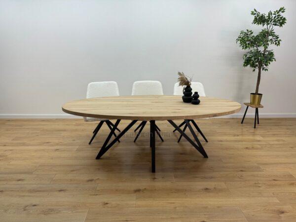 Eiken ovale tafel met Flower onderstel