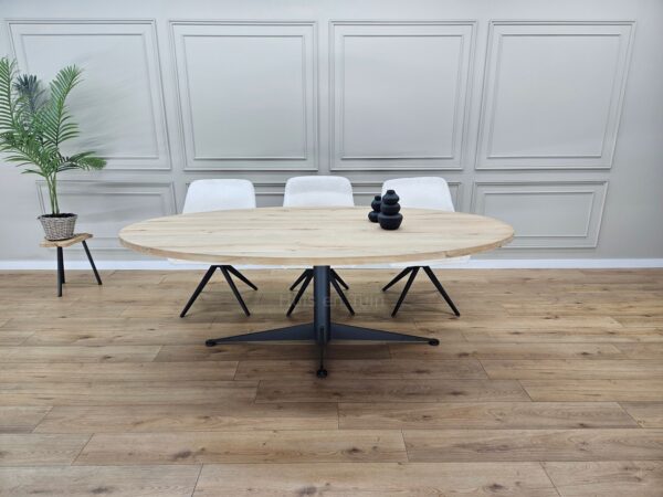 Eiken ovale tafel met Octo onderstel