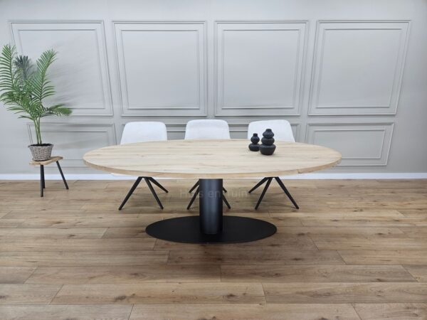 Eiken ovale tafel met O-Ovaal onderstel