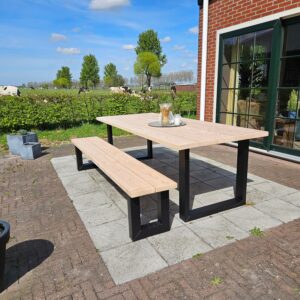 Douglashout Tuintafel met smalle U poten