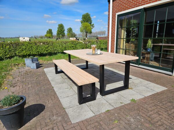 Douglashout Tuintafel met smalle U poten
