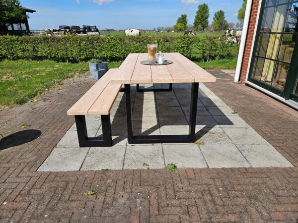Douglashout Tuintafel met smalle U poten - Afbeelding 4